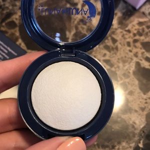 Brand new LUNA by LUNA translucent powder